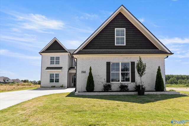 view of front facade with a front lawn