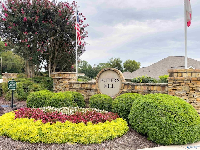 view of community / neighborhood sign