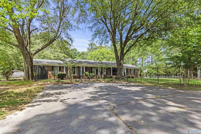 1025 Berkley Rd, Arab, AL 35016 - single story home with fence and brick siding