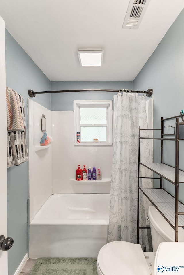 1101 5th Ave SW, Decatur, AL 35601 - bathroom featuring toilet, shower / bathtub combination with curtain, and baseboards