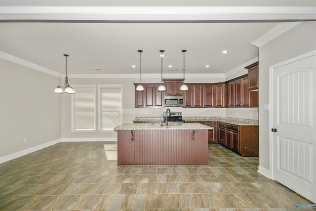 kitchen with a kitchen breakfast bar, crown molding, a center island with sink, and pendant lighting