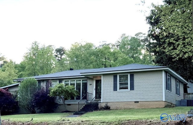205 Pine Rd, Gadsden, AL 35901 - ranch-style home featuring crawl space, a front lawn, and view of scattered trees
