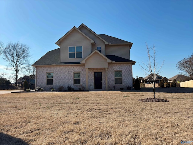 view of front of property featuring a front yard