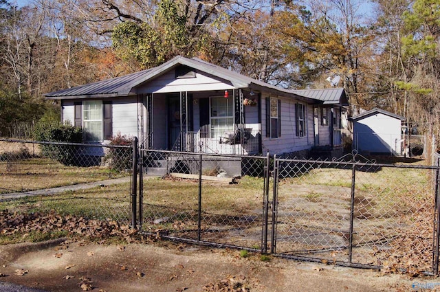 single story home featuring a porch