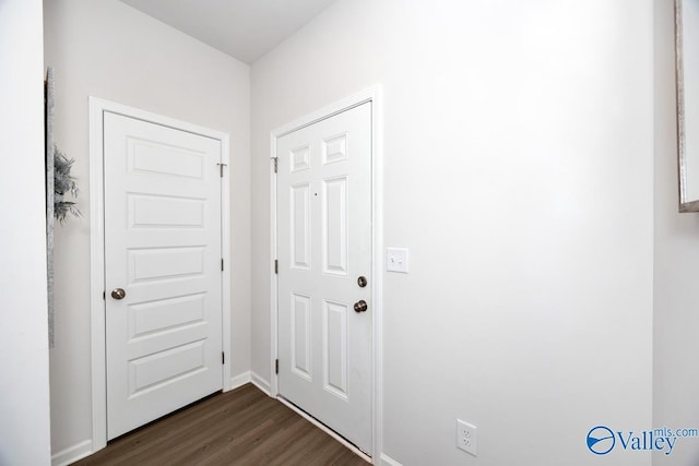 27091 Rabbit Run, Athens, AL 35613 - entryway featuring dark wood finished floors and baseboards