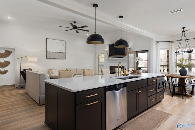 kitchen with visible vents, a sink, light countertops, appliances with stainless steel finishes, and open floor plan