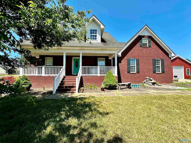 view of front of property featuring a front yard and covered porch