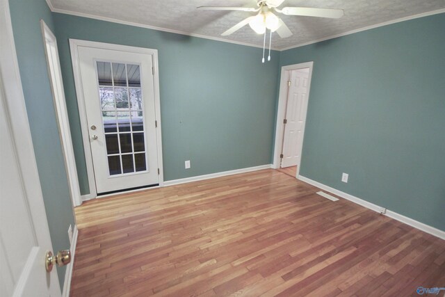 full bathroom featuring sink, toilet, shower / bath combo with shower curtain, a textured ceiling, and ornamental molding