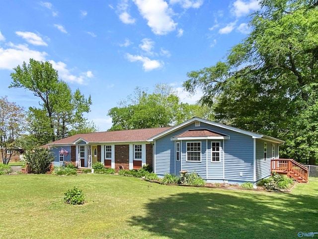 ranch-style home featuring a front lawn