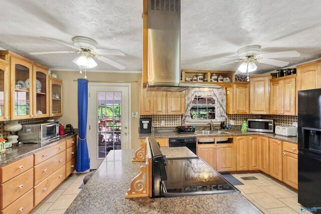 kitchen with crown molding, black fridge with ice dispenser, a textured ceiling, and sink