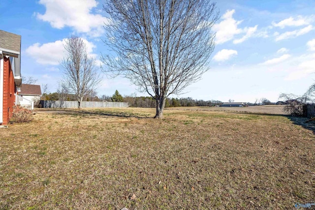 view of yard featuring a rural view