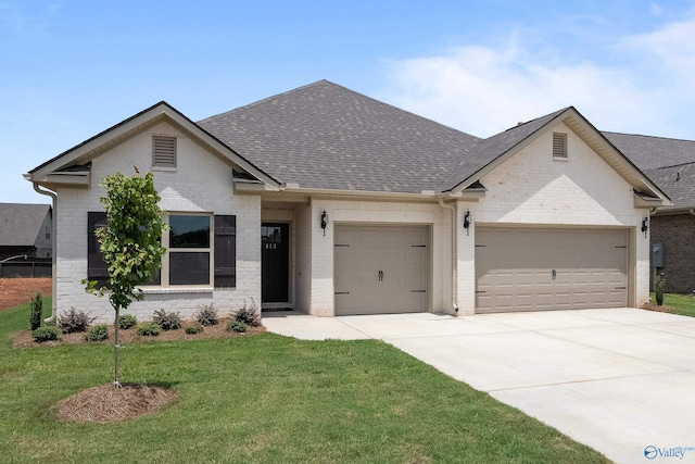 view of front facade featuring a front yard and a garage