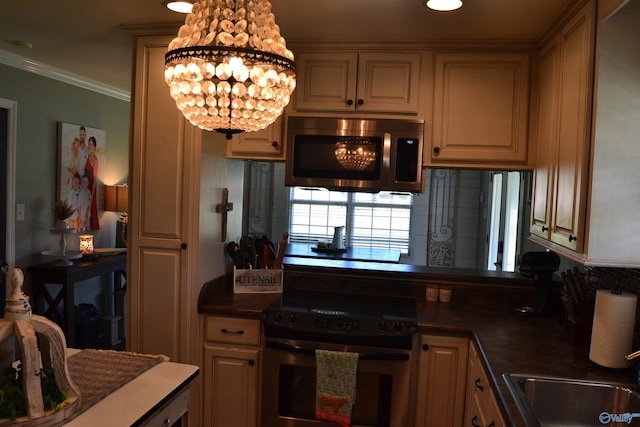 kitchen featuring stainless steel appliances, sink, hanging light fixtures, a notable chandelier, and crown molding