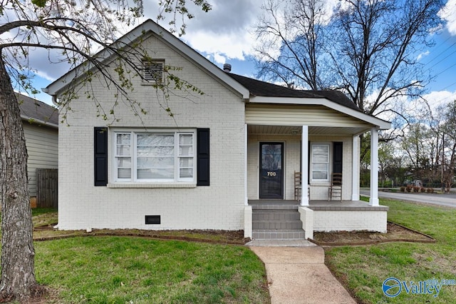 bungalow-style house featuring a front lawn and a porch