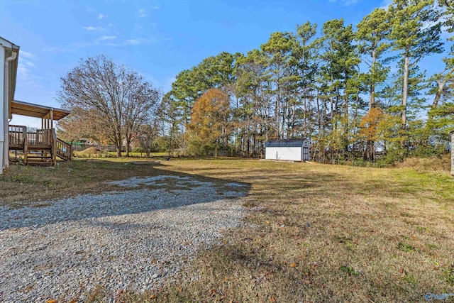 view of yard with a shed