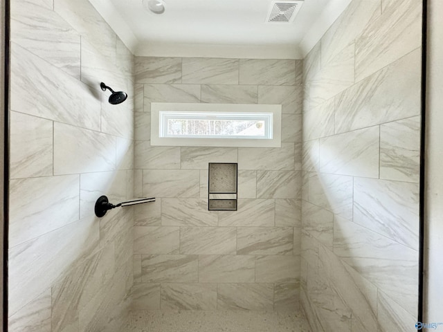 bathroom featuring a tile shower