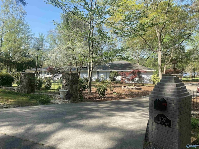 1702 Roseberry Dr, Scottsboro, AL 35769 - view of front of home