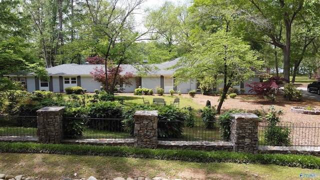 1702 Roseberry Dr, Scottsboro, AL 35769 - ranch-style home featuring a fenced front yard