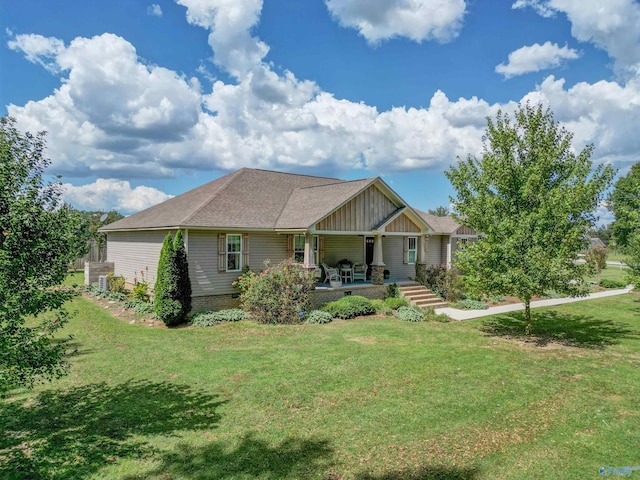 view of front of property featuring a front yard and a porch