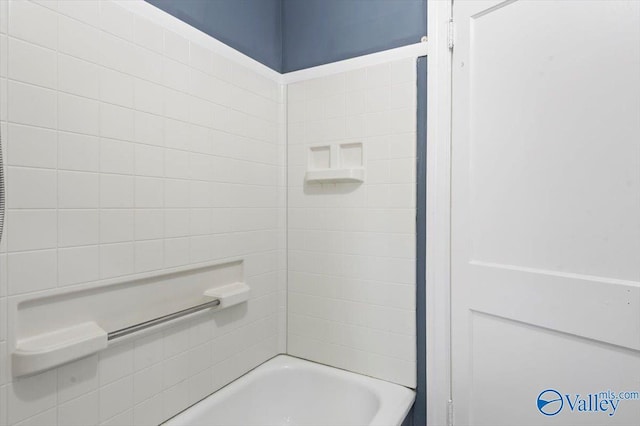 full bathroom featuring washtub / shower combination