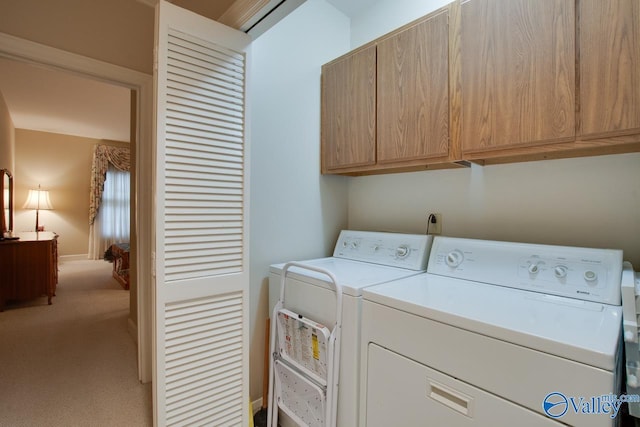 laundry room featuring carpet, cabinets, and independent washer and dryer