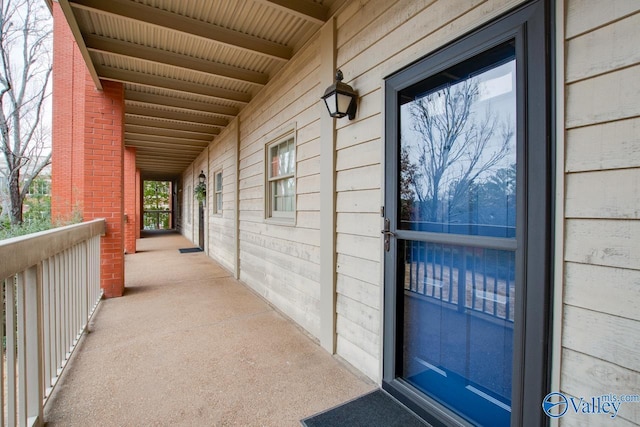 property entrance featuring a porch