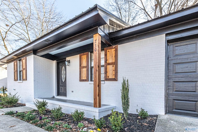 property entrance with covered porch