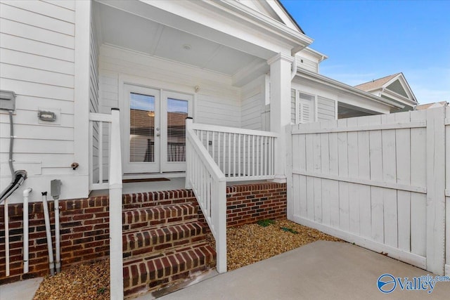 property entrance featuring a porch