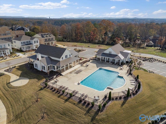 view of swimming pool