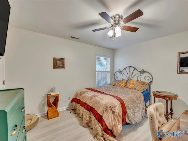 986 Tracey Ln, Decatur, AL 35601 - bedroom featuring wood finished floors, baseboards, and ceiling fan
