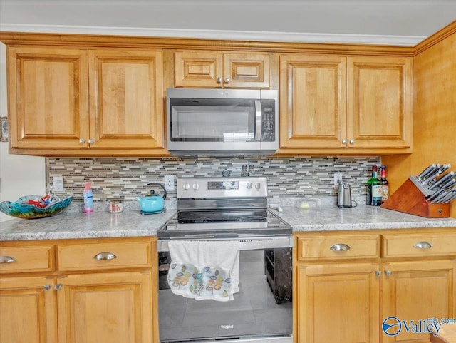 986 Tracey Ln, Decatur, AL 35601 - kitchen with stainless steel appliances and backsplash