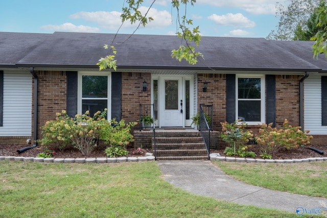 ranch-style house featuring a front lawn