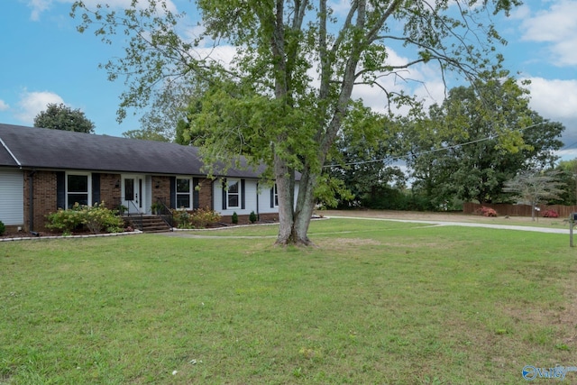 ranch-style house featuring a front lawn