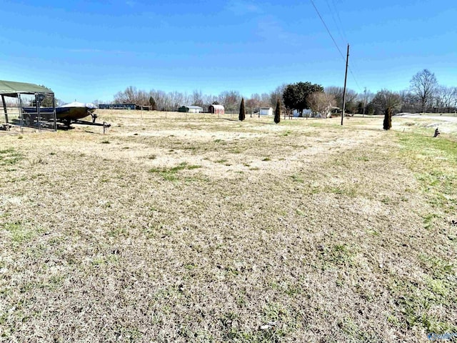 view of yard featuring a rural view