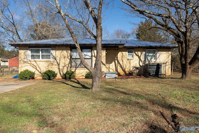 view of front of house featuring cooling unit and a front lawn