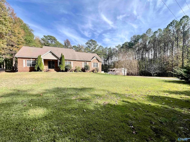 single story home featuring a front yard