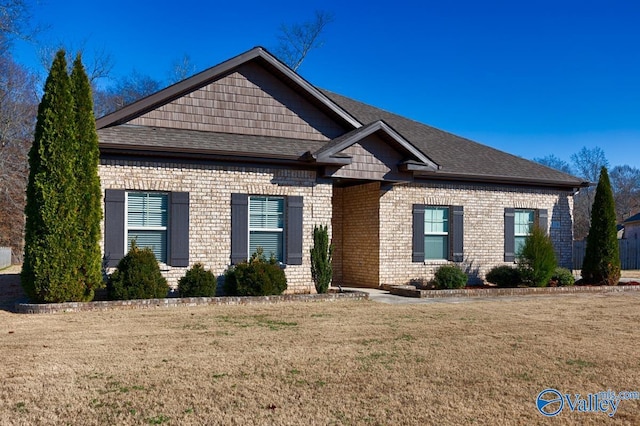 view of front of property with a front yard