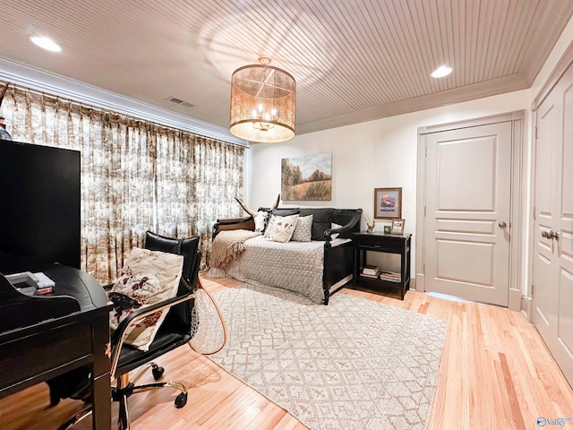 bedroom with a closet, ornamental molding, wood finished floors, and recessed lighting