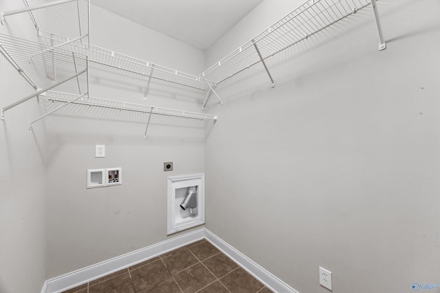 laundry room featuring hookup for a washing machine, hookup for an electric dryer, laundry area, dark tile patterned floors, and baseboards