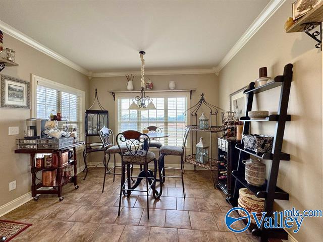 dining room with crown molding and a notable chandelier