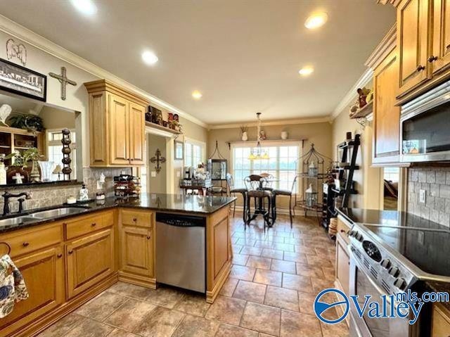 kitchen featuring pendant lighting, backsplash, sink, kitchen peninsula, and stainless steel appliances