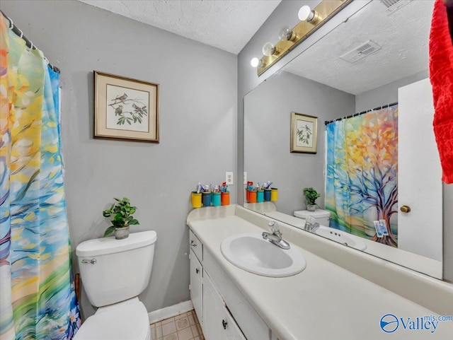 812 Mitwede St SW, Hartselle, AL 35640 - full bathroom with toilet, vanity, a textured ceiling, baseboards, and a shower with curtain