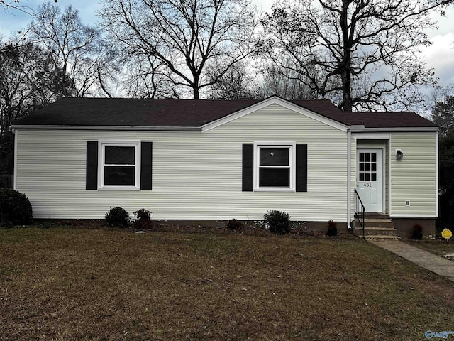 view of front facade with a front yard