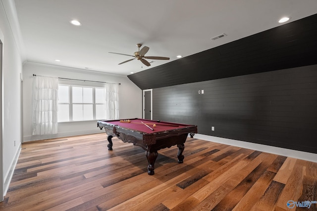 rec room featuring hardwood / wood-style floors, vaulted ceiling, billiards, and ceiling fan