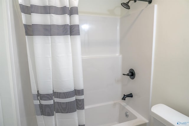 bathroom featuring shower / bathtub combination with curtain