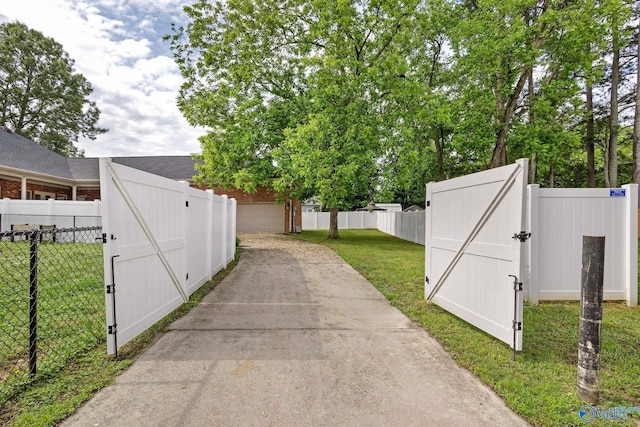 505 Barkley St SW, Hartselle, AL 35640 - view of yard featuring a gate