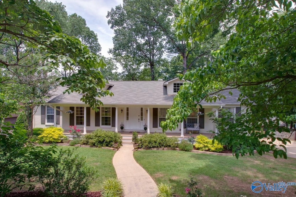 5829 Jones Valley Dr SE, Huntsville, AL 35802 - view of front of property featuring covered porch and a front yard