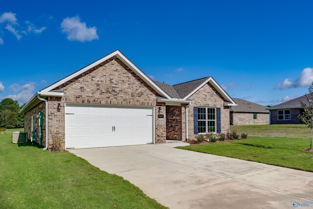 view of front facade featuring a front yard and a garage