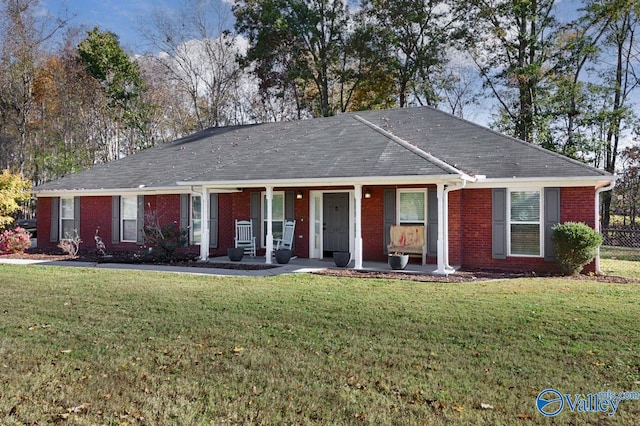 single story home featuring a porch and a front yard