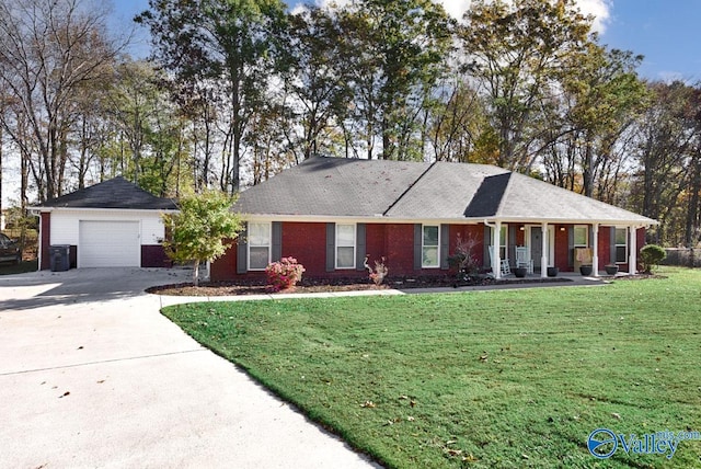 ranch-style house featuring a front yard